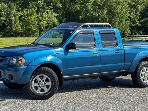 Used 2004 Nissan Frontier S/C image 3