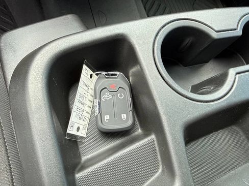 Used 2022 Chevrolet Silverado 1500 LT AWD/4WD image 29