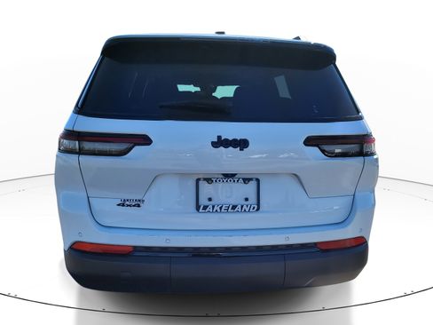 Used 2023 Jeep Grand Cherokee L Laredo image 6