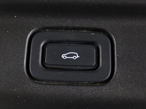 Used 2023 Land Rover Range Rover SE image 9