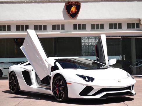 Used 2018 Lamborghini Aventador S AWD/4WD image 12
