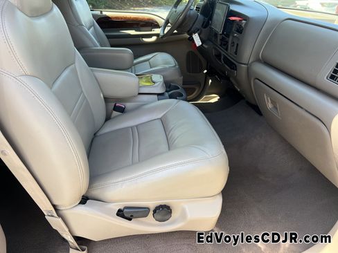 Used 2000 Ford Excursion Limited image 18