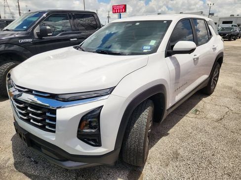 Used 2025 Chevrolet Equinox LT w/ Safety and Technology Package FWD image 2