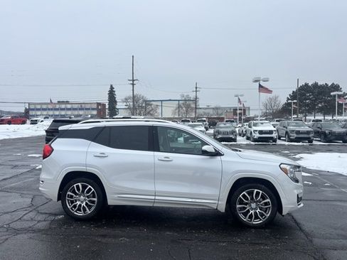 Used 2024 GMC Terrain Denali w/ Denali Premium Package image 4
