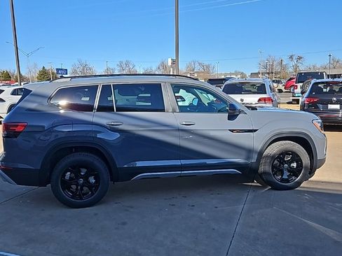 New 2026 Volkswagen Atlas Peak Edition image 4