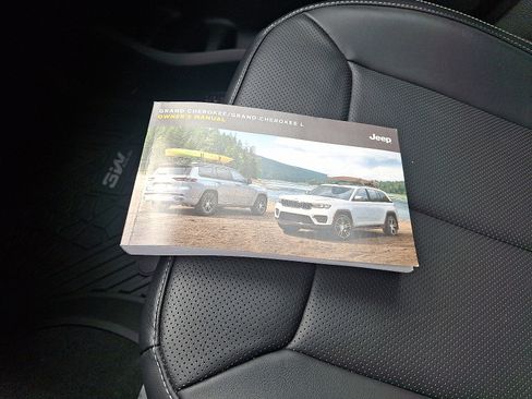 Certified 2024 Jeep Grand Cherokee Overland w/ Trailer Tow Package image 27