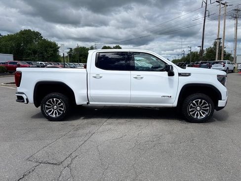 Used 2022 GMC Sierra 1500 AT4 w/ AT4 Preferred Package AWD/4WD image 7