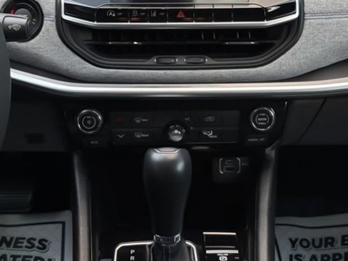 Used 2022 Jeep Compass Latitude AWD/4WD image 16