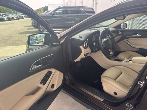 Used 2017 Mercedes-Benz GLA 250 4MATIC image 6