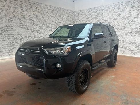 Used 2021 Toyota 4Runner SR5 Premium w/ Moonroof Package AWD/4WD image 3