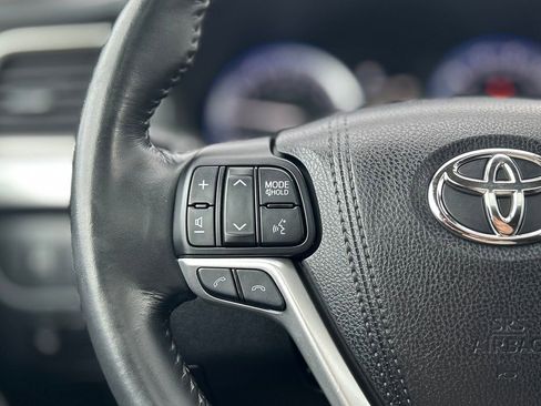 Used 2017 Toyota Highlander XLE image 12