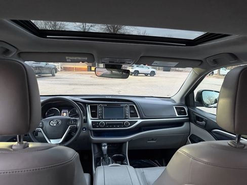 Used 2019 Toyota Highlander Limited image 22
