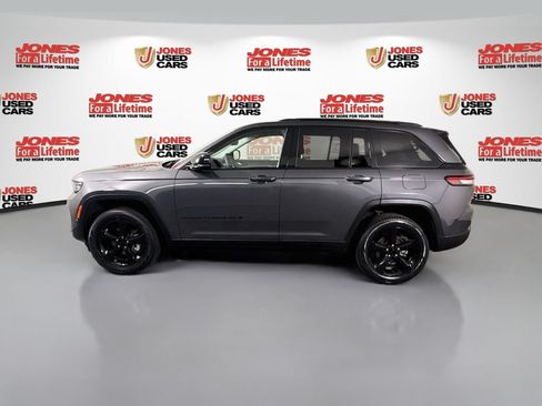 Used 2024 Jeep Grand Cherokee Limited w/ Black Appearance Package AWD/4WD image 15