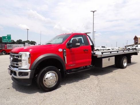 Used 2024 Ford F550 2WD Regular Cab Super Duty image 3