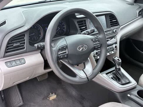 Used 2020 Hyundai Elantra SEL image 2