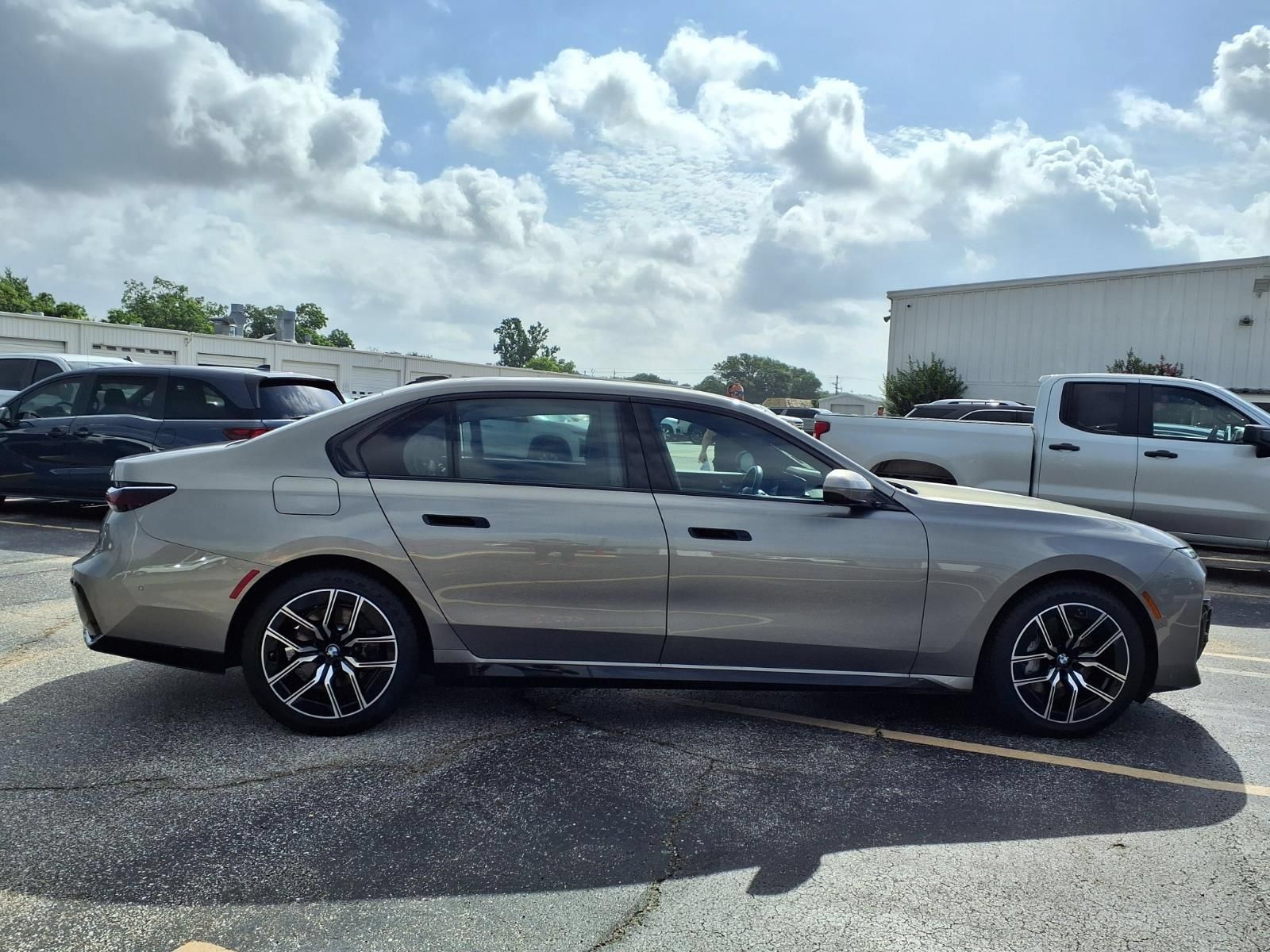 Used 2025 BMW 740i RWD image 21
