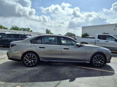 Used 2025 BMW 740i RWD image 21