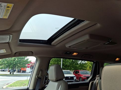 Certified 2024 Honda Odyssey Touring image 18