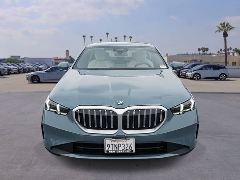 Used 2025 BMW 530i RWD image 2