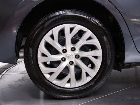 Used 2019 Toyota Corolla LE image 32