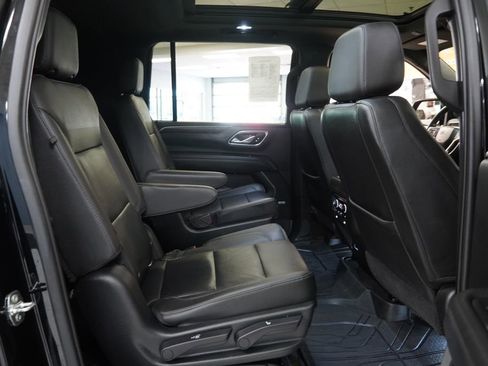 Used 2021 Chevrolet Suburban Z71 w/ Z71 Signature Package AWD/4WD image 35