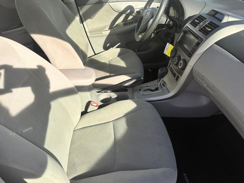 Used 2013 Toyota Corolla LE FWD image 9
