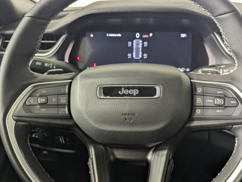 New 2025 Jeep Grand Cherokee Altitude image 21
