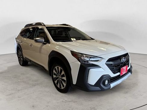 Used 2023 Subaru Outback Touring AWD/4WD image 8