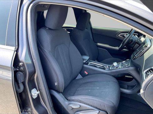 Used 2016 Chrysler 200 Limited w/ Convenience Group FWD image 7