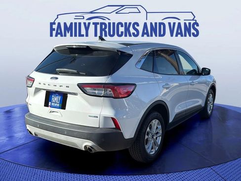 Used 2020 Ford Escape SE image 4