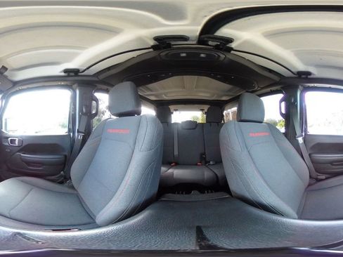 Used 2025 Jeep Wrangler Rubicon image 41