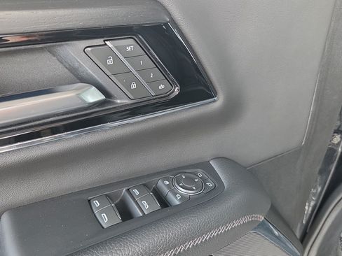 Used 2025 GMC Yukon Denali AWD/4WD image 11