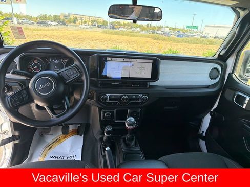 Used 2024 Jeep Gladiator Sport AWD/4WD image 12