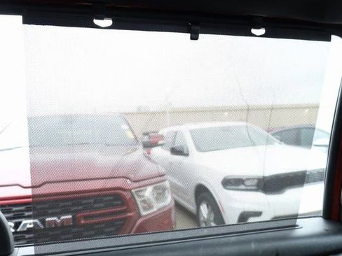 Used 2025 Chrysler Pacifica Limited image 34