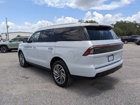 Used 2025 Lincoln Navigator Reserve AWD/4WD image 4