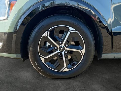 Used 2025 Kia Niro FWD image 5
