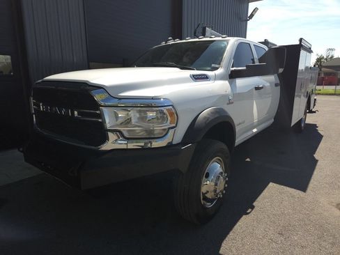 Used 2020 RAM 5500 Tradesman w/ Chrome Appearance Group AWD/4WD image 2