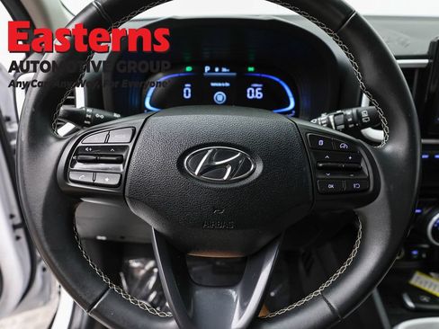 Used 2025 Hyundai Venue Limited FWD image 10