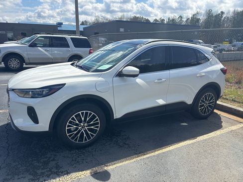 Used 2025 Ford Escape SE w/ PHEV Premium Package image 1