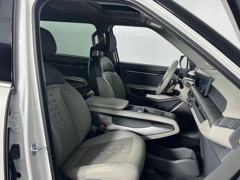 Used 2024 Kia EV9 Wind image 31
