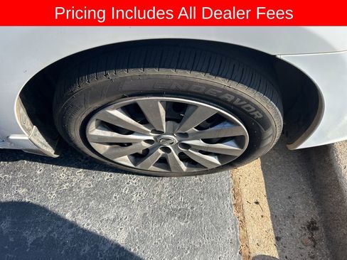 Used 2017 Nissan Sentra SV FWD image 2