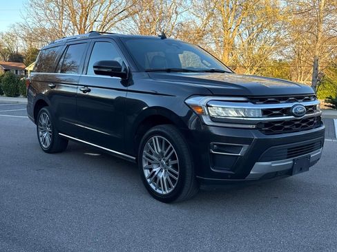 Used 2024 Ford Expedition Limited image 6