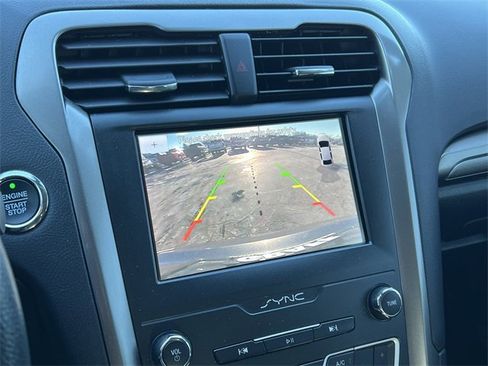 Used 2020 Ford Fusion SE image 23