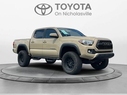 Used 2017 Toyota Tacoma TRD Off-Road w/ Tow Package (A/T) AWD/4WD image 7