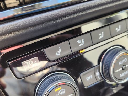 New 2024 Volkswagen Taos SE image 17