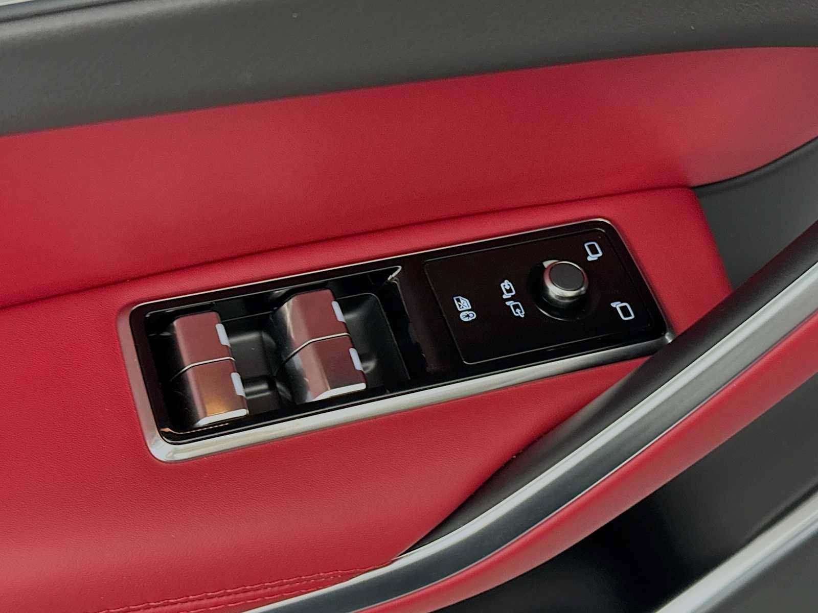 New 2025 Jaguar F-PACE R-Dynamic S AWD/4WD image 19