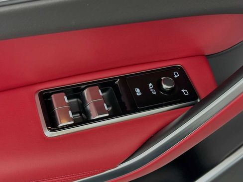 New 2025 Jaguar F-PACE R-Dynamic S image 19