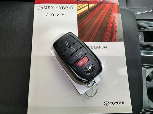 Used 2025 Toyota Camry SE FWD image 12