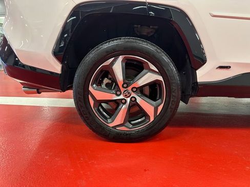 Used 2023 Toyota RAV4 SE w/ Weather & Moonroof Package image 27