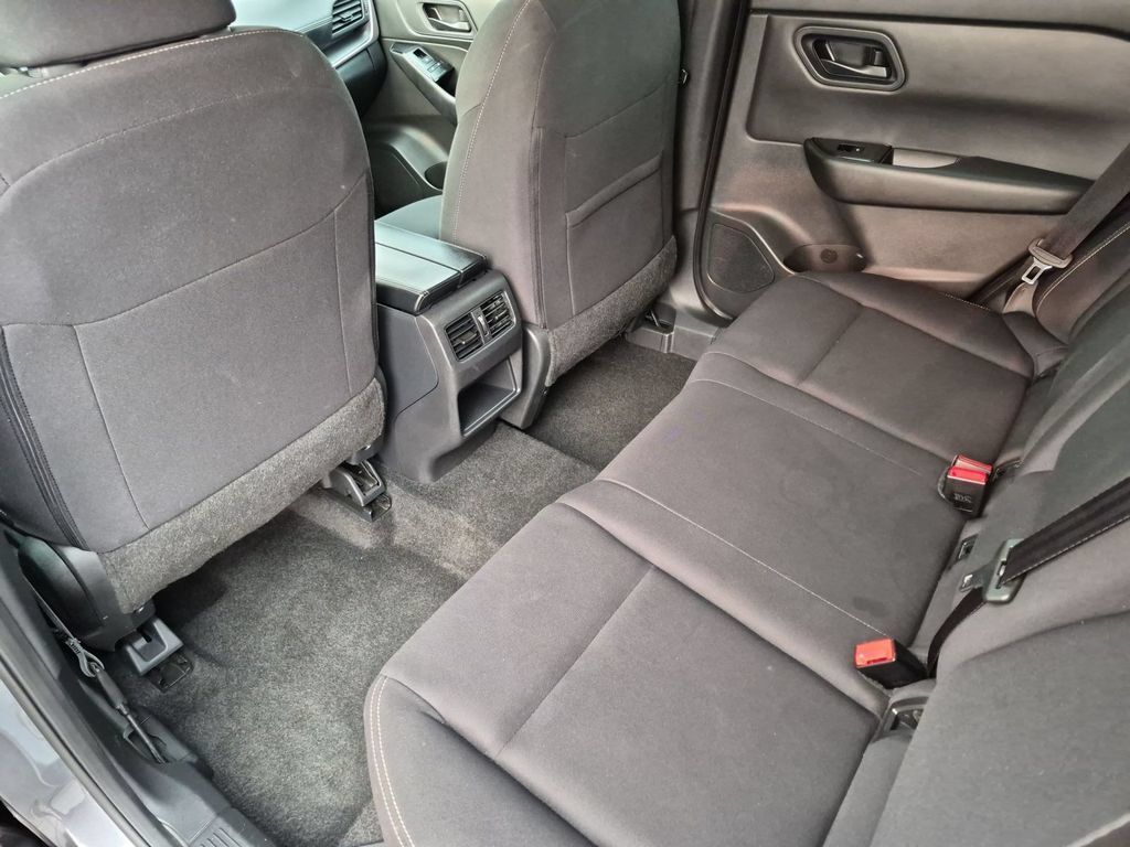 Used 2024 Nissan Rogue S AWD/4WD image 26